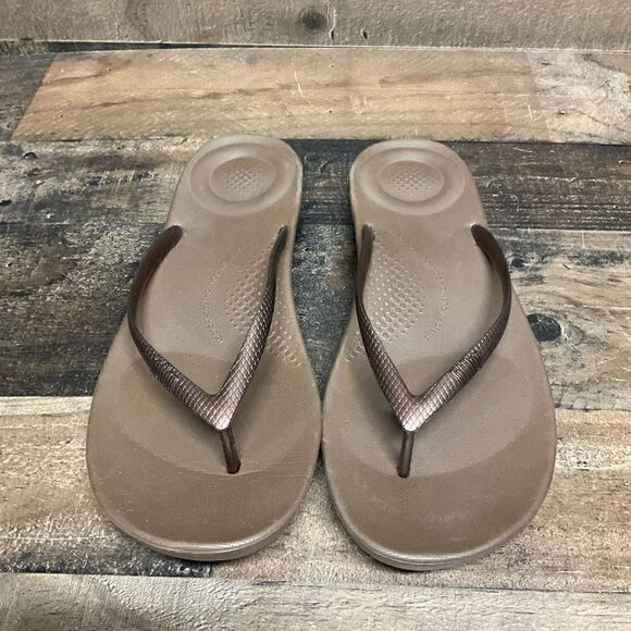 FitFlop Womens Size 11 Flip Flops Metallic Brown IQushion Ergonomic Arch Support - Picture 2 of 6